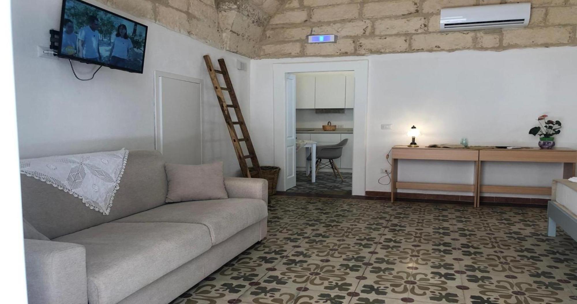 Villa Odegos Monolocali Vico Sant'Antonio à Carpignano Salentino Extérieur photo