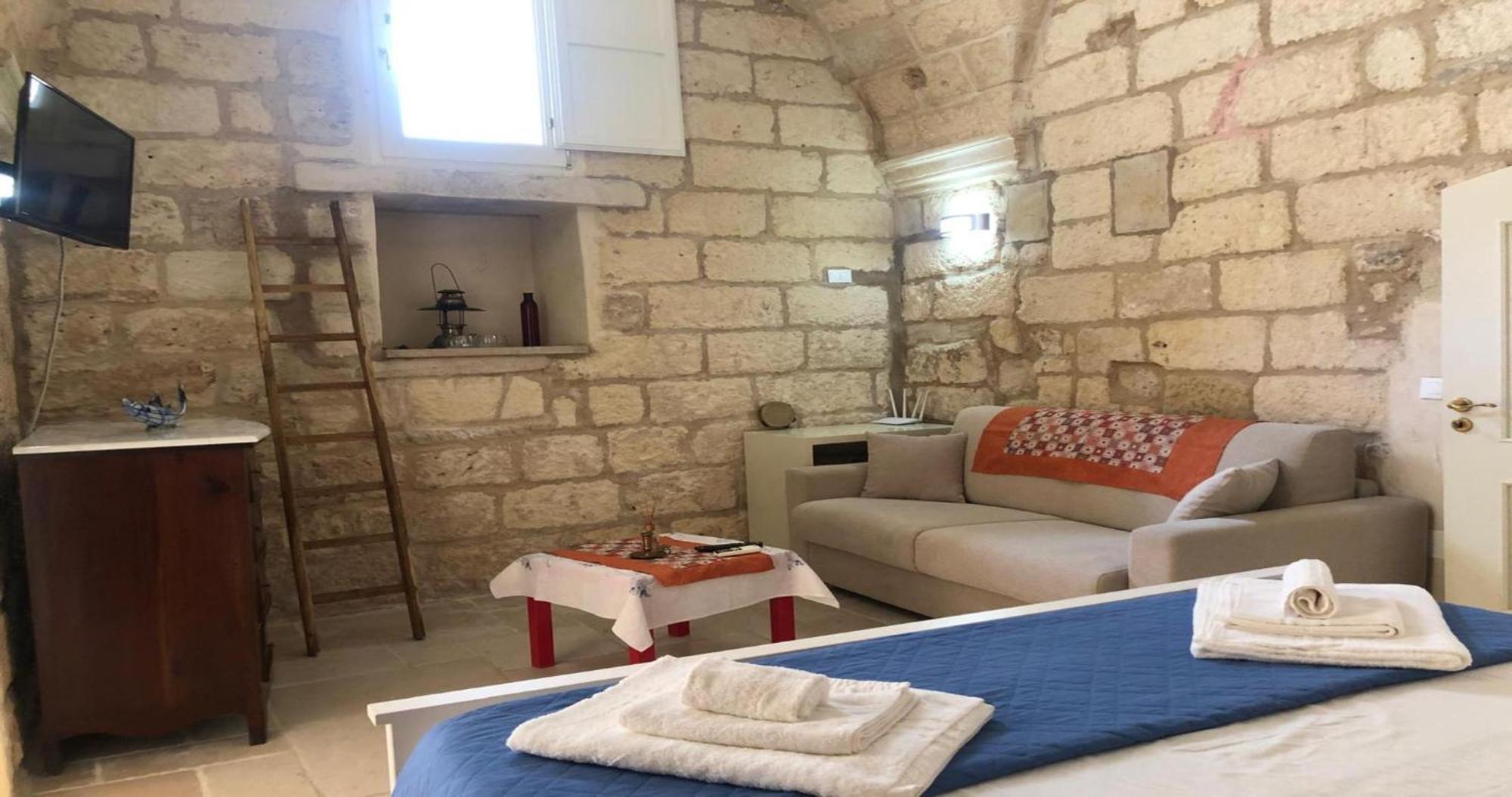 Villa Odegos Monolocali Vico Sant'Antonio à Carpignano Salentino Extérieur photo