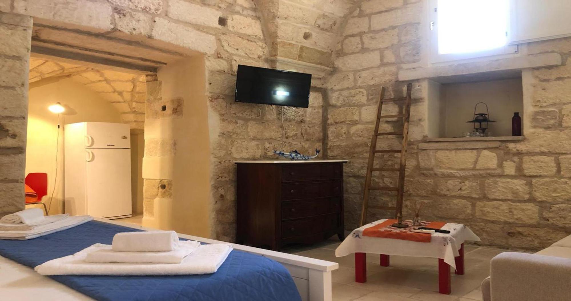 Villa Odegos Monolocali Vico Sant'Antonio à Carpignano Salentino Extérieur photo