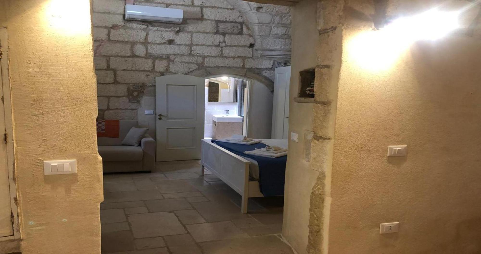 Villa Odegos Monolocali Vico Sant'Antonio à Carpignano Salentino Extérieur photo