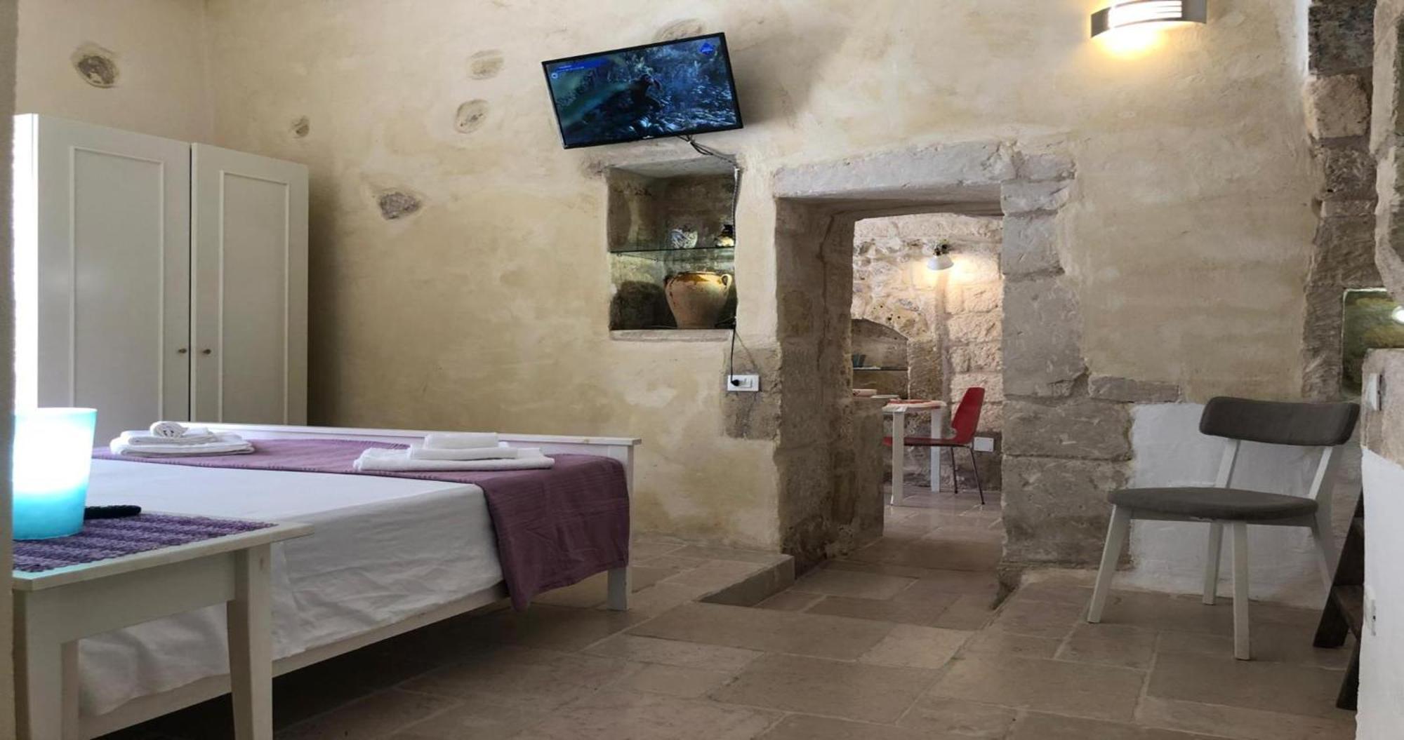 Villa Odegos Monolocali Vico Sant'Antonio à Carpignano Salentino Extérieur photo