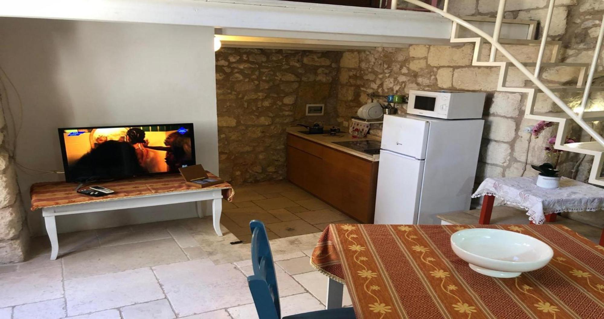 Villa Odegos Monolocali Vico Sant'Antonio à Carpignano Salentino Extérieur photo